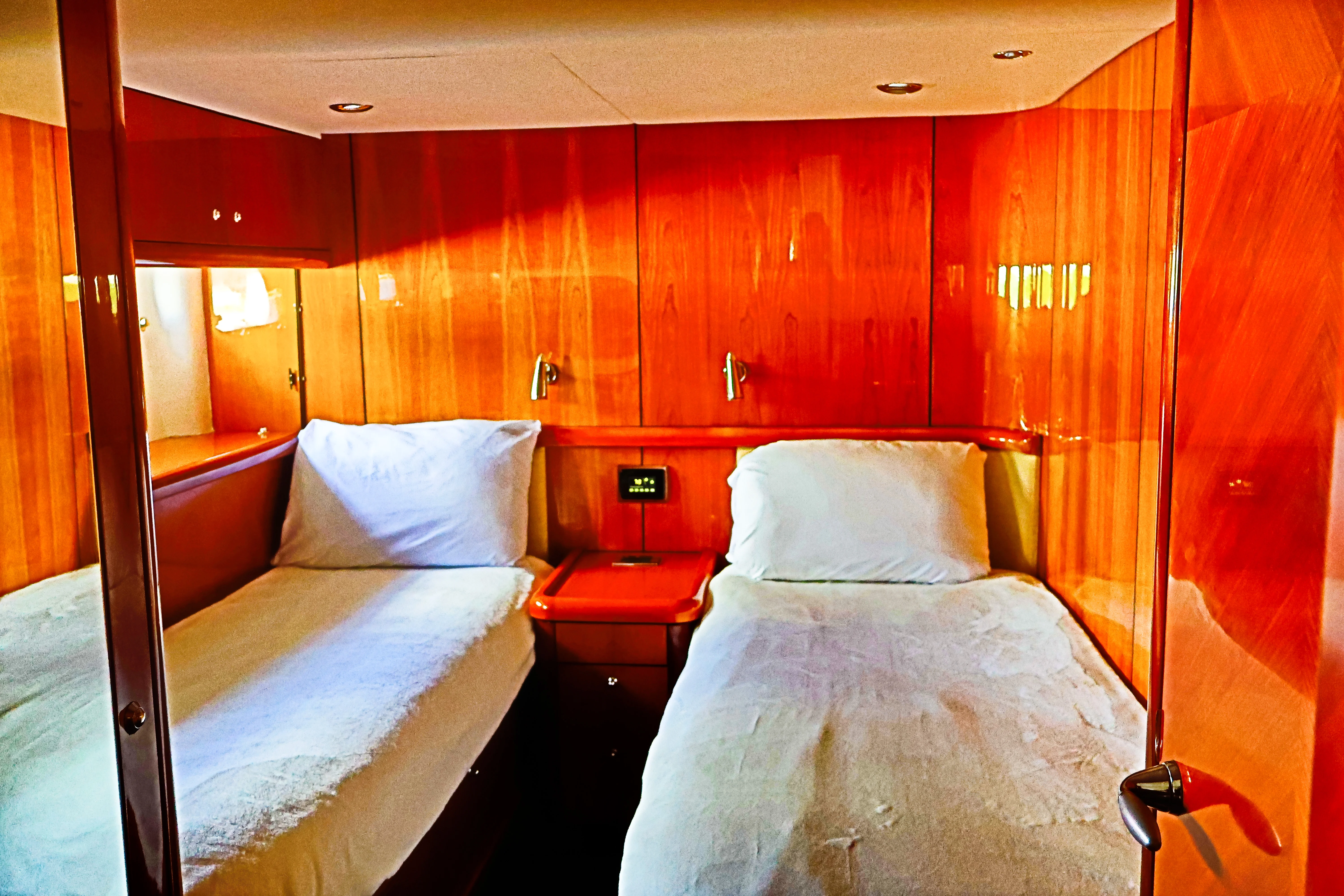 90ft Sunseeker Deep Blue twin cabin second bed